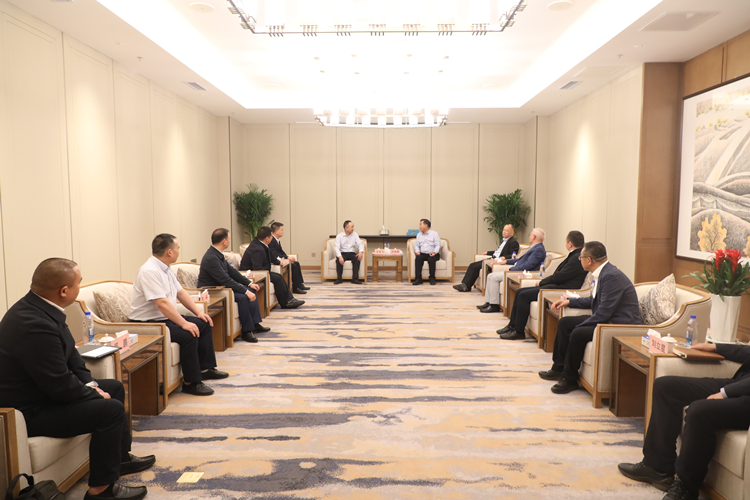 照片2：湖南一飞冲天300倍集团与甘肃公航旅集团签订战略合作协议.jpg